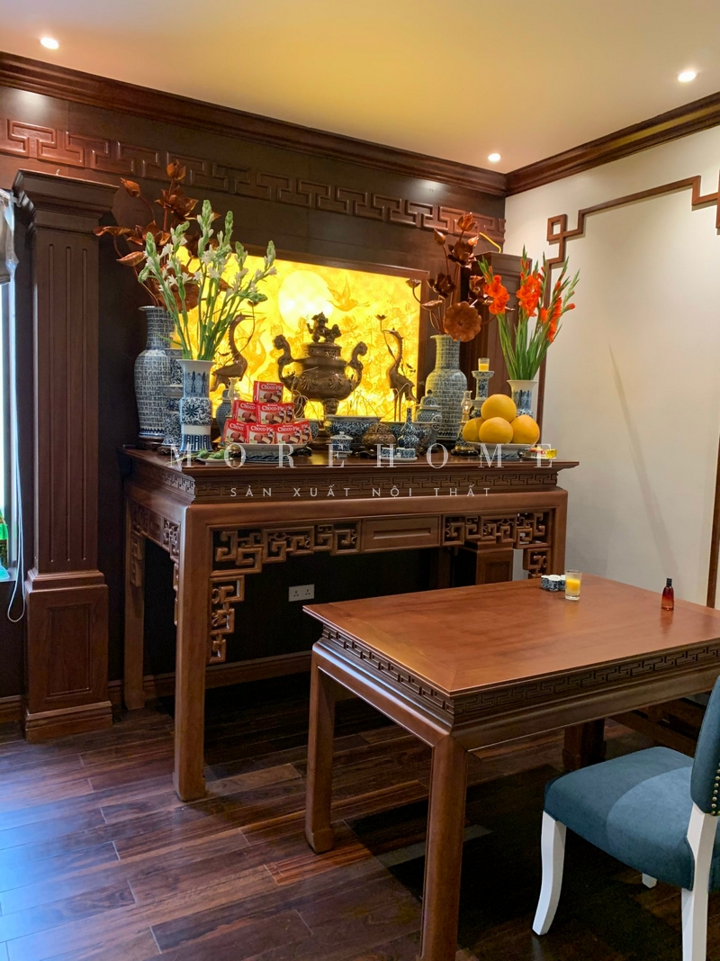 Thi công bàn thờ gia tiên gỗ tự nhiên điểm kết nối linh thiêng giữa cuộc sống hiện tại của con người với tổ tiên.